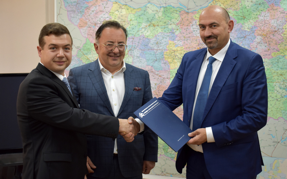 АПИ и „НИПО-ЕЛЕКТРОНИКС" ЕООД сключиха договор за електронно събиране на пътни такси