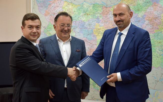 АПИ и „НИПО-ЕЛЕКТРОНИКС" ЕООД сключиха договор за електронно събиране на пътни такси