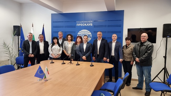 Представителите на „Възраждане“ в местната власт няма да участват в договорки с партиите от сглобката, заяви Ивайло Папов