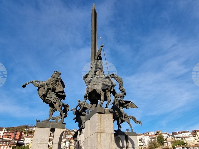 Велико Търново - паметник "Асеневци"