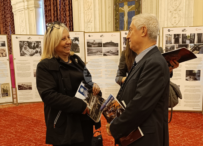  Румъния - парламент - изложба