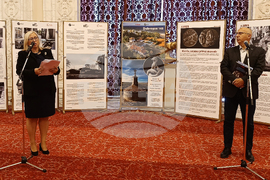 Румъния - парламент - изложба