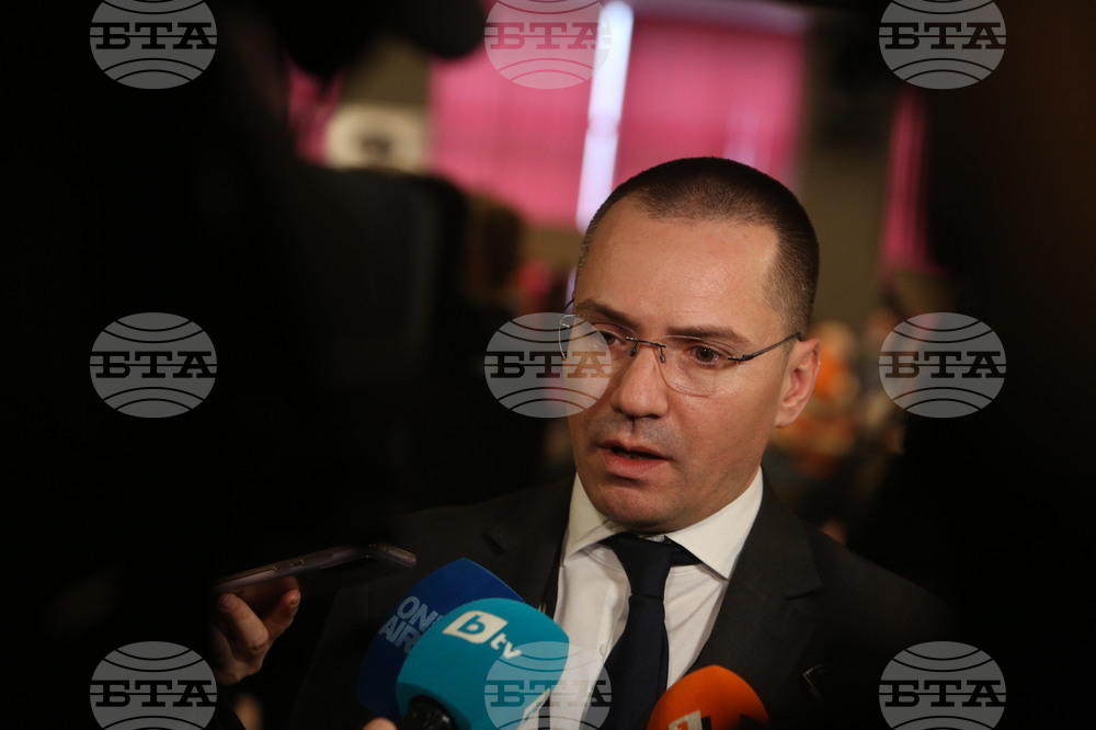 АФП: Ангел Джамбазки отправи нацистки поздрав в Европейския парламент. Жестът бе осъден от председателката Роберта Мецола