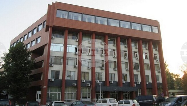 Районната прокуратура в Перник води разследване на незаконна онлайн продажба на фалшиви маркови слушалки