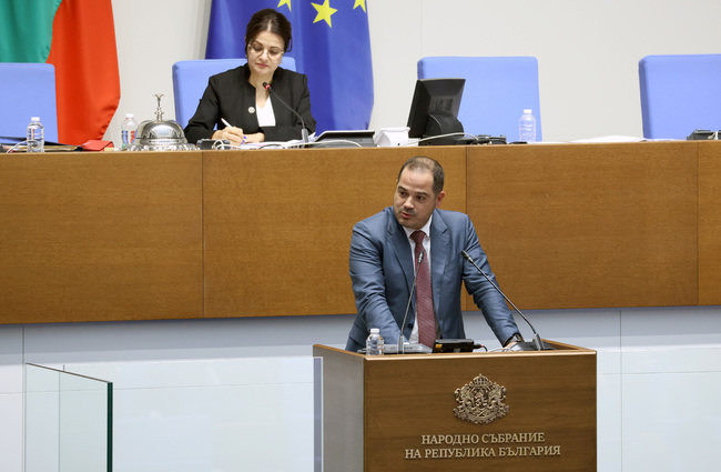 Interior Minister Says There Are No Signs of Migrant Wave Moving towards Bulgaria in Wake of Gaza Conflict
