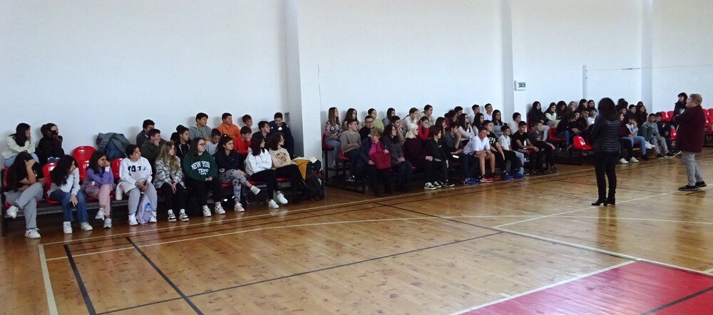 Районен съд – Разград: Съдия и прокурор изнесоха открит урок пред 75 седмокласници от ОУ „Никола Йонков Вапцаров“ Разград