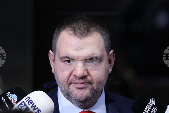  Парламент - Делян Пеевски - кулоари