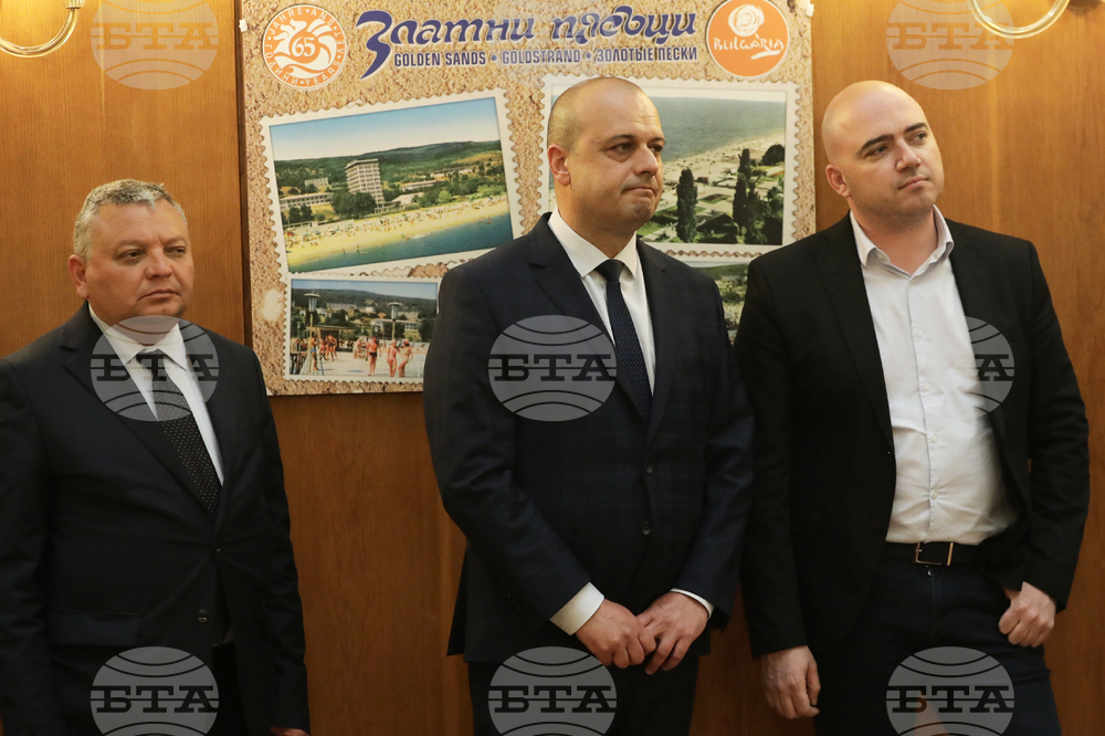  Парламент - фотоизложбата „65 години к.к. „Златни пясъци“
