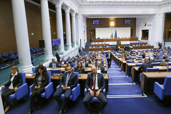 НС ще обсъди промени в Закона за контрол по прилагане на ограничителните мерки спрямо Русия и ще изслуша премиера Николай Денков за ПАВЕЦ „Чаира“