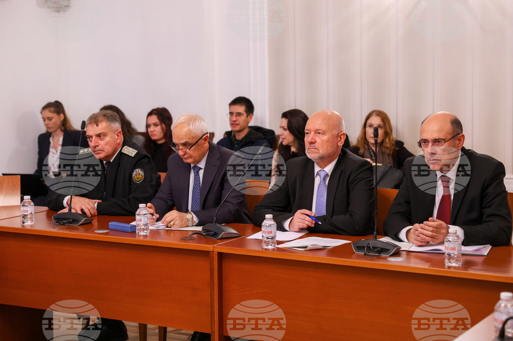 Парламент - Комисията по отбрана