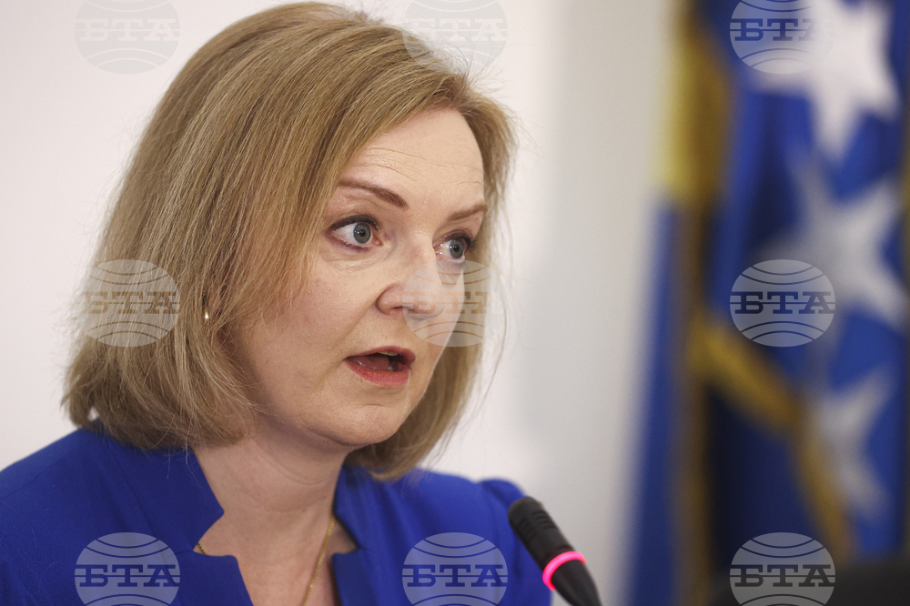 НАТО трябва да осигури на Тайван възможността да се защитава, каза британската външна министърка