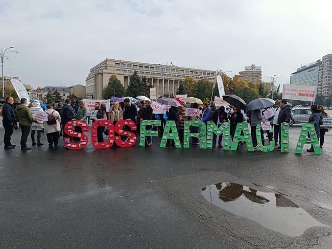 Фармацевти от цяла Румъния протестираха в Букурещ