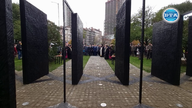 Откриха „Паметника на юристите - спасители на българските евреи“ в София