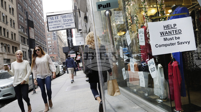 Безработните в САЩ търсят работа все по-дълго на забавящия се трудов пазар, пише "Уолстрийт джърнал" 