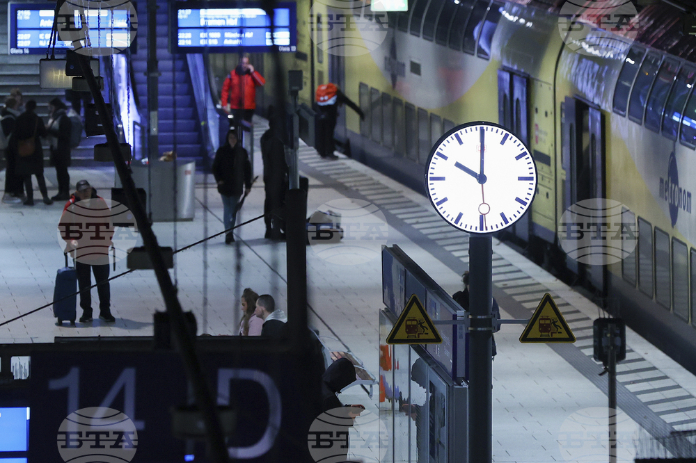 Германия удължава действието на месечния абонамент за влаковете, но цените се увеличават