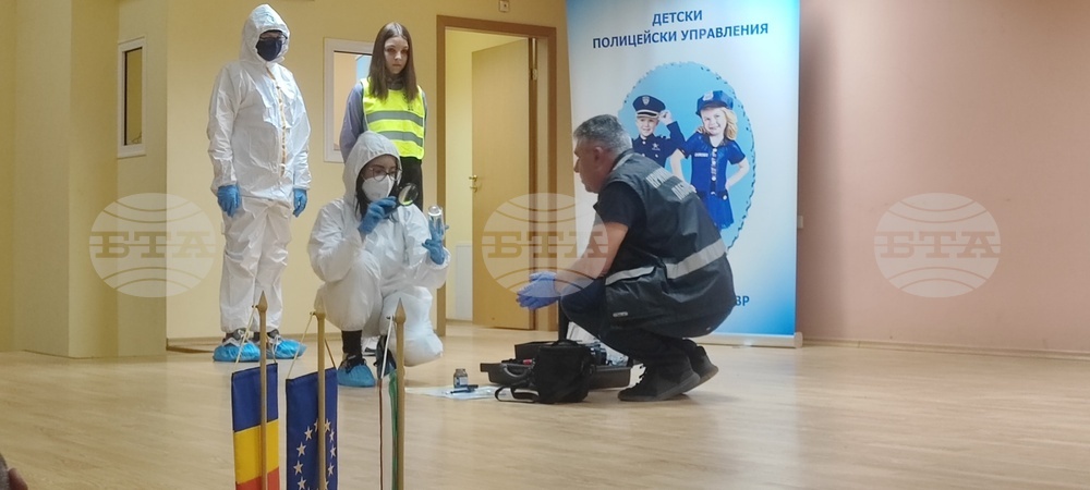 Български и румънски полицаи обсъждат в Русе превенцията на детската престъпност