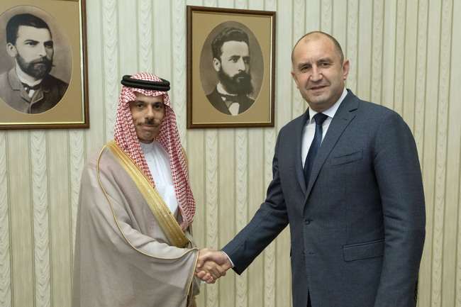 Модернизацията на икономиката и енергийната диверсификация обсъдиха президентът Румен Радев и министърът на външните работи на Саудитска Арабия