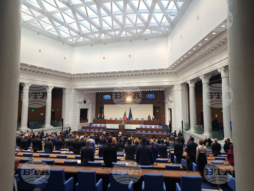 Парламентът ще гласува днес вота на недоверие към кабинета