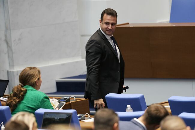 Временната парламентарна комисия по споразумението между "Булгаргаз" и "Боташ" иска да заседава още три месеца