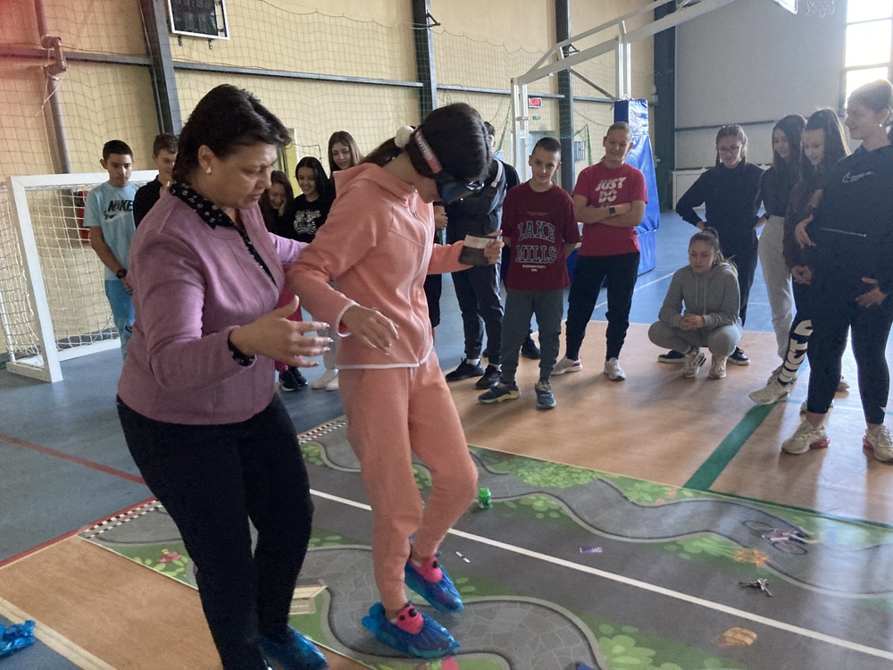 В ловешките училища демонстрират вредата от алкохол чрез симулационни очила