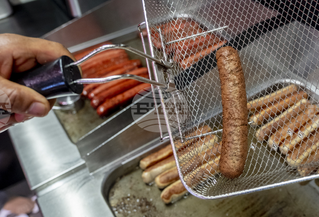 При ракови пациенти, които консумират ултрапреработени храни, има до 60% по-висок риск от смърт, установиха учени от Италия