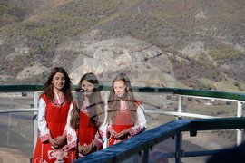 Село Рибарци - меандри - площадка - откриване