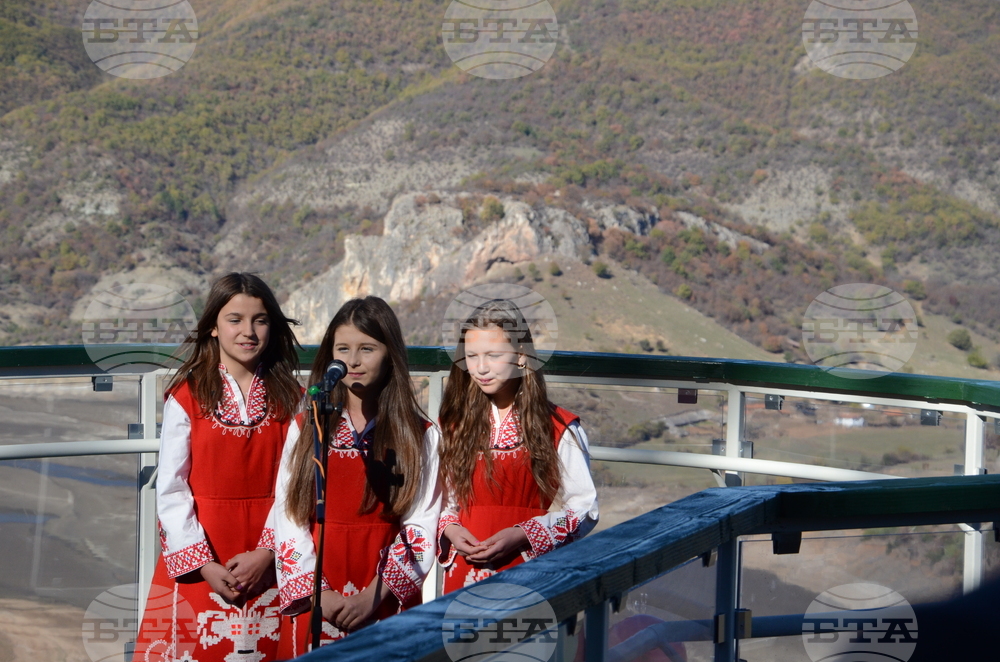 Село Рибарци - меандри - площадка - откриване