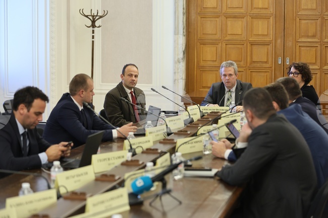 Парламент - Комисия по електронно управление и информационни технологии