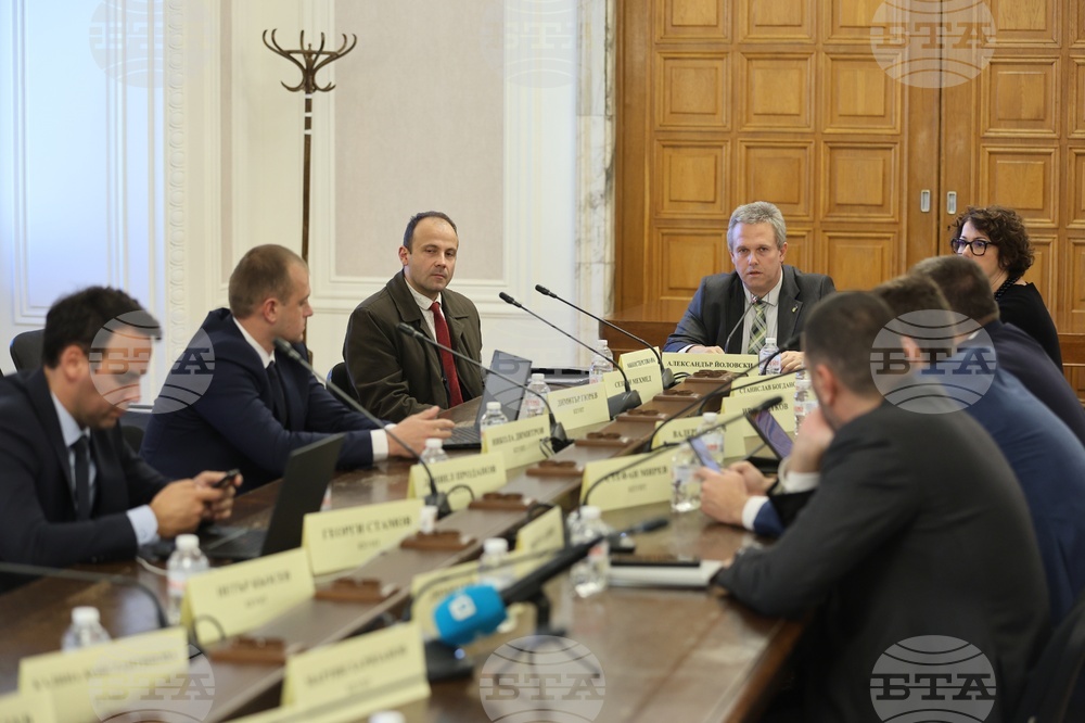 Парламент - Комисия по електронно управление и информационни технологии