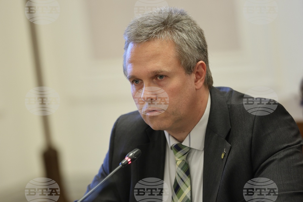 Парламент - Комисия по електронно управление и информационни технологии
