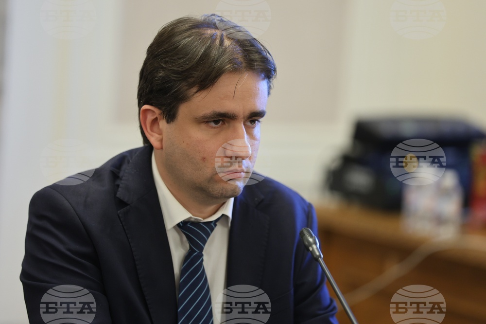 Парламент - Комисия по електронно управление и информационни технологии