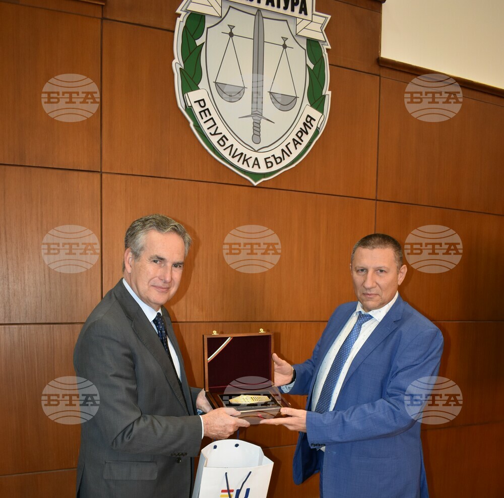 Acting Prosecutor General Talks with Ambassador of Spain