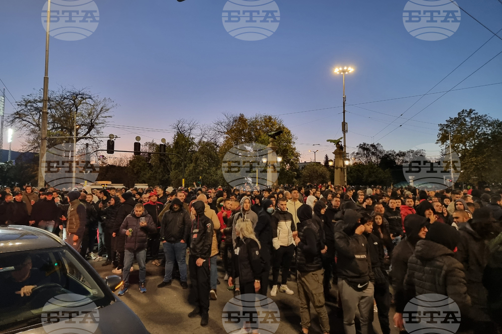 Протест - футболни фенове