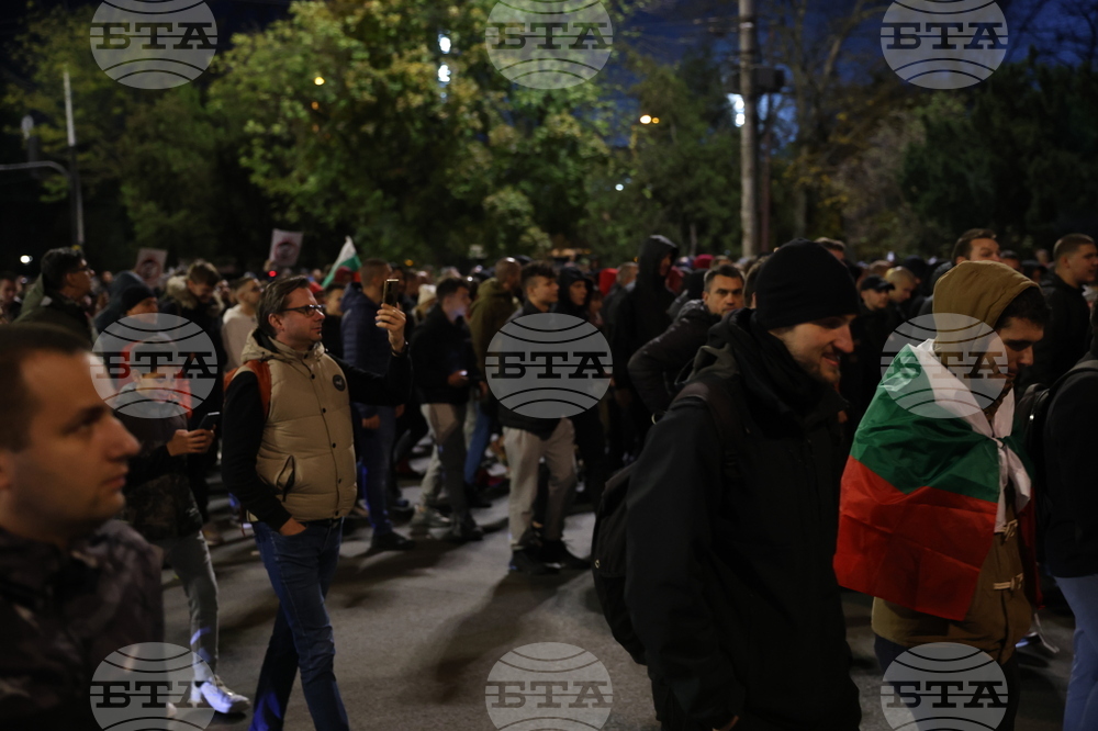 Протест - футболни фенове