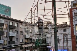 Бургас - коледна елха - подготовка