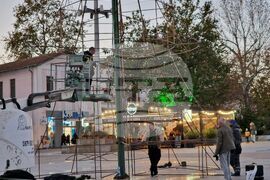 Бургас - коледна елха - подготовка