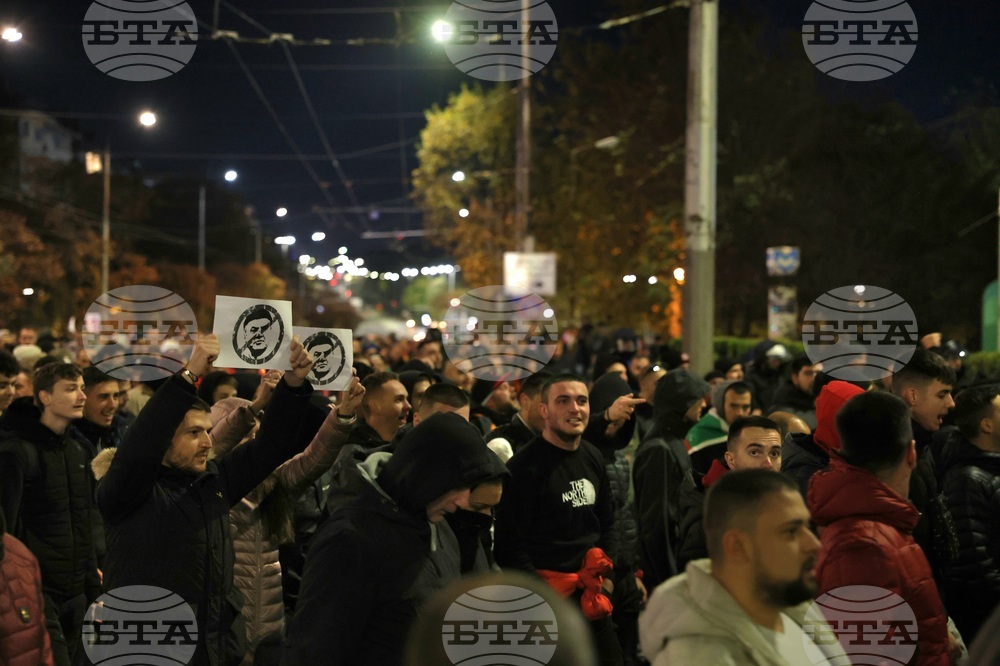 Протест - футболни фенове