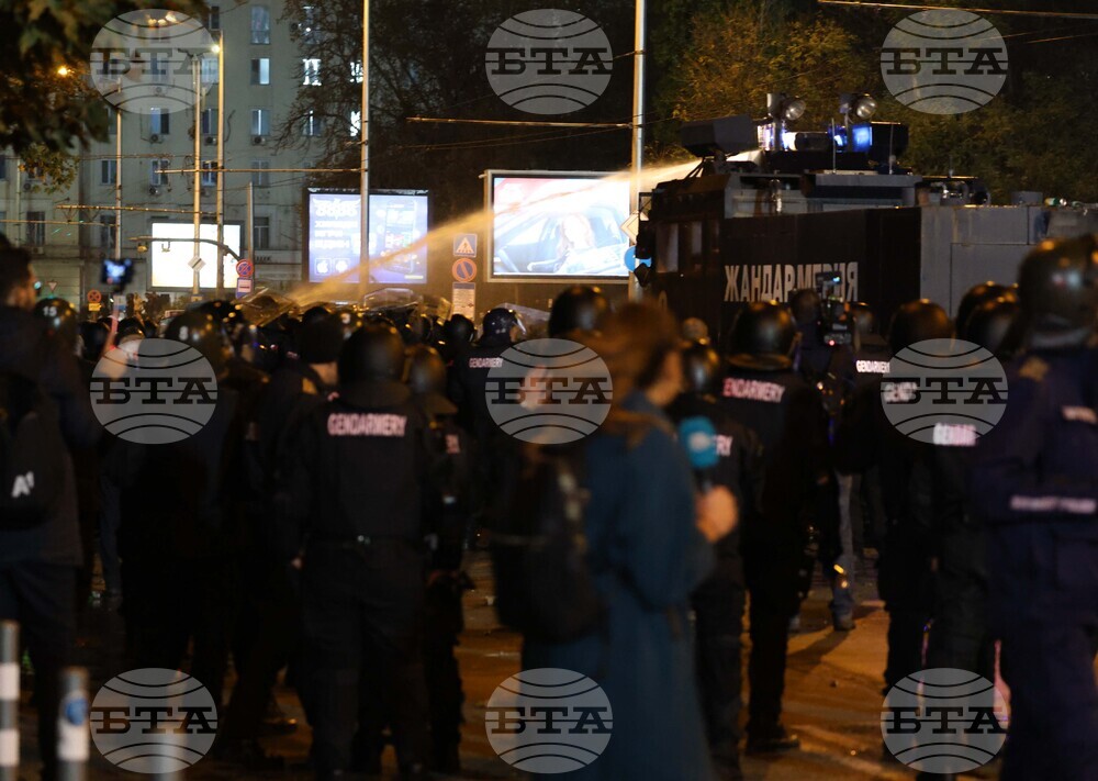 Протест - футболни фенове