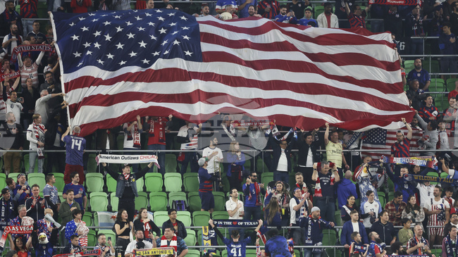САЩ очаква близо 10 милиона чужденци да посетят Световното първенство по футбол догодина