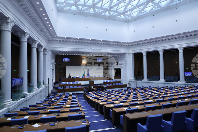 Народното събрание ще изслуша министрите на отбраната и на външните работи относно „въпросник“ на САЩ за готовност на България за участие в специална военна операция в Украйна