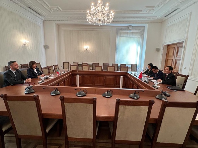 Корнелия Нинова на среща с посланика на Китай: ЕС и Китай могат да активизират търговско-икономическите си връзки