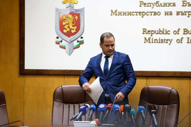 PM Considers Interior Minister's Replacement over Sofia Riots of Football Hooligans, Minister Refuses to Come Down and Gets Support from MRF, GERB