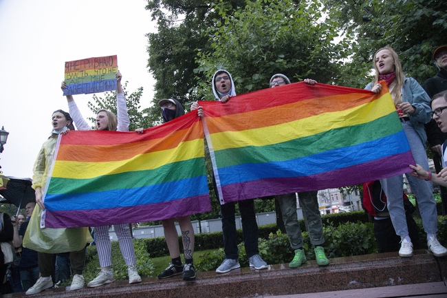 Представители на ЛГБТ общността в Русия и активисти, защитаващи тяхната кауза, се страхуват от предстоящо съдебно решение, което би ги дефинирало като екстремисти