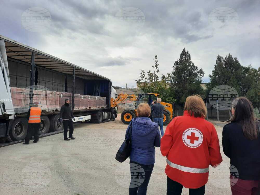 Българският Червен кръст продължава да помага на пострадалите от силните ветрове в с. Долец