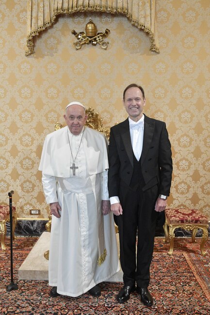 МВнР: Извънредният и пълномощен посланик на Р България към Светия престол, Костадин Коджабашев, връчи акредитивните си писма на папа Франциск на 16 ноември 2023 г.