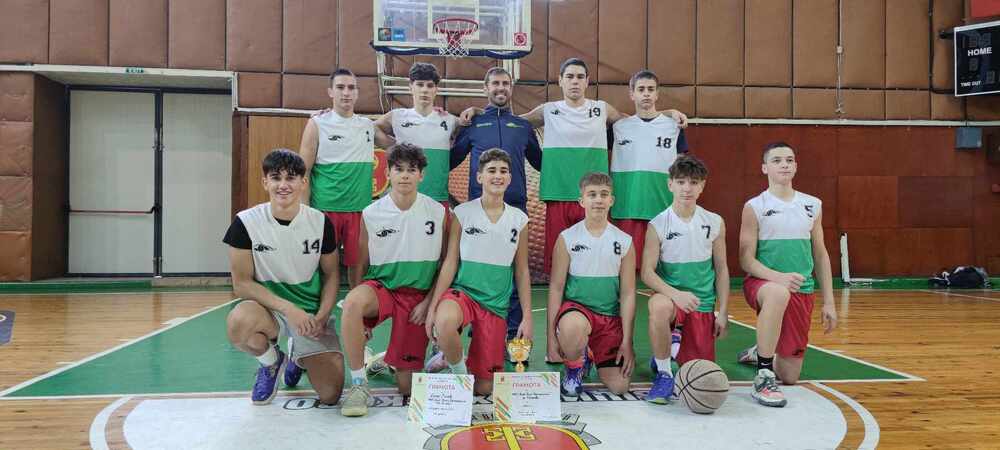 Община Хасково: Баскетболистите на ОУ „Христо Смирненски“ са шампиони във възрастова група 5-7 клас, при 8-10 клас шампиони са ПМГ „Акад. Боян Петканчин“