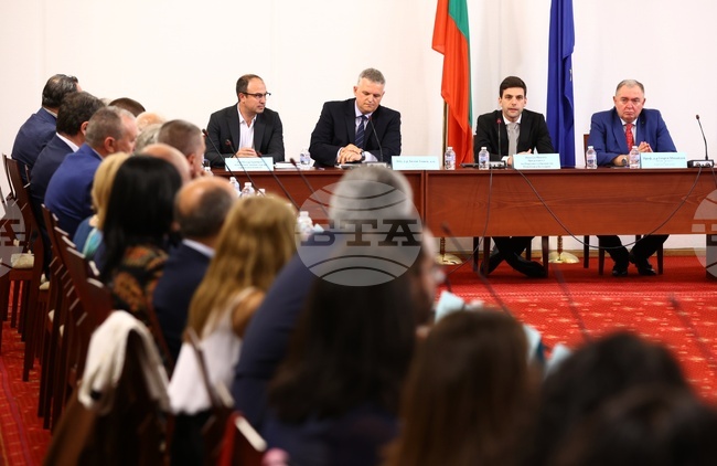 Парламент - кръгла маса - здравеопазване