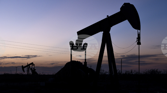 Петролът поскъпна след решението на ОПЕК+ да не увеличава добивите в началото на следващата година