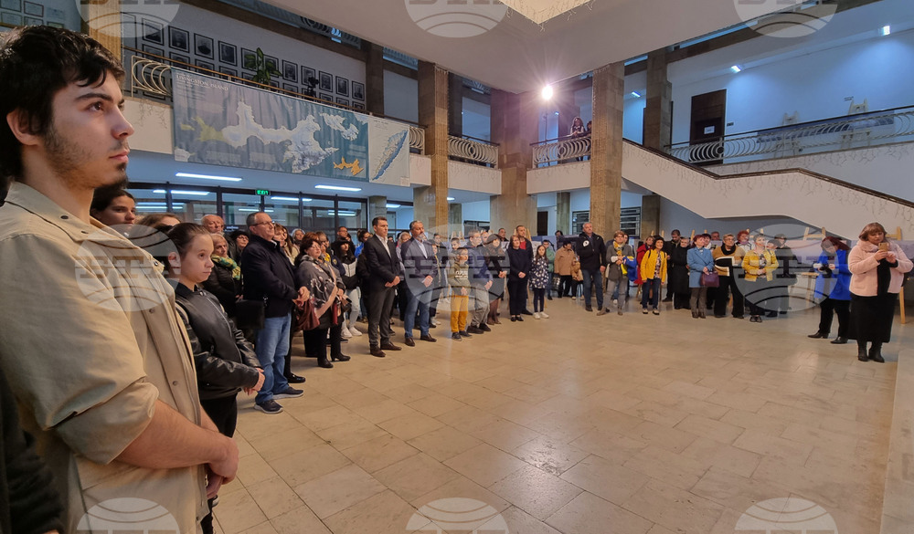 Севлиево - „Поглед от другата страна на света“ - изложба - „Антарктическият стопаджия“ - книга - представяне