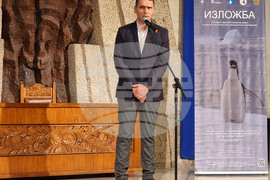 Севлиево - „Поглед от другата страна на света“ - изложба - „Антарктическият стопаджия“ - книга - представяне